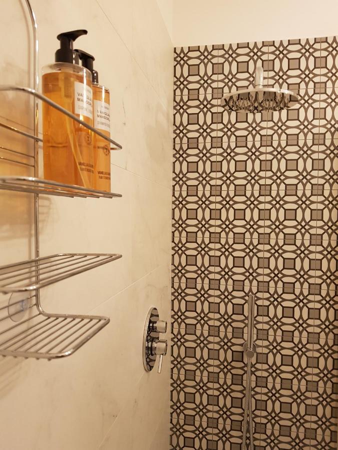 Sphera Bologna, Design Suite Under The Two Towers Esterno foto