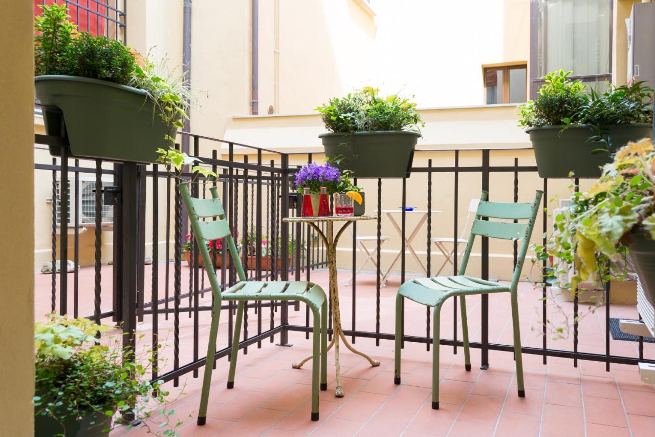 Sphera Bologna, Design Suite Under The Two Towers Esterno foto